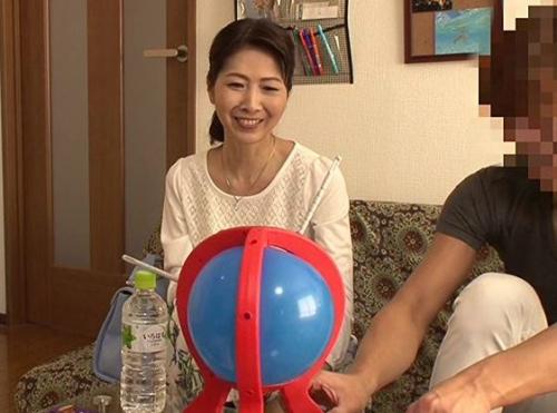 【人妻ナンパ】五十路人妻熟女を部屋へ連れ込んでセックス！口説かれて調子に乗り淫らに腰を振る！