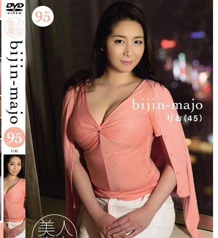 【素人、初撮り】45歳？！セックスレスの四十路の巨乳美魔女が旦那へのあてつけにAV出演！グラマーな豊満熟女のエロい身体！