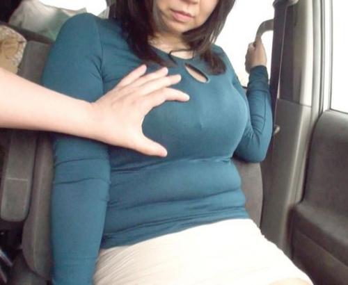 ご自慢の爆乳デカ尻ボディのお姉さんと混浴温泉旅行！照れながらも乳揉みで感じるエロ顔に反り立つチンポ！