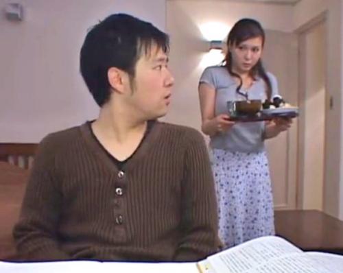 【四十路、熟女】巨乳の未亡人の義母にオナニーしているところを見つかるも性欲の溜まった義母とセックスすることになる。