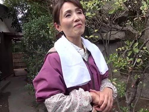 【隅田涼子】細身貧乳の50代の田舎のセックスレスなおばさんを誘惑したら簡単にヤレた！しわっ気が熟専には丁度良い。
