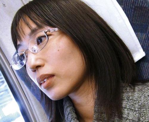 メガネで地味そうな人妻もストレスが溜まってる！夫ではない誰かとの温泉旅行で一発ヤリたいのよ！