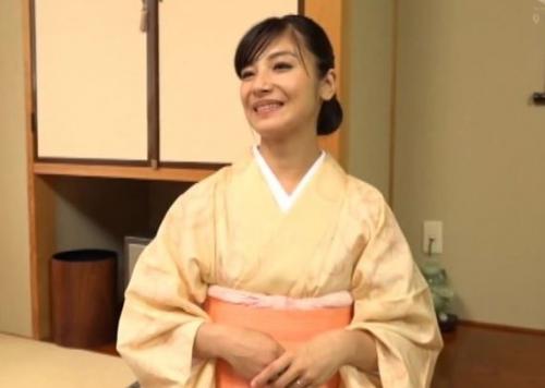 【平清香】でらべっぴんで性欲旺盛な旅館女将さんｗ一度だけならとAV出演しチンポピストンに喘ぐ！