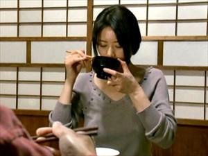 【ヘンリー塚本】あのときヤッたチンポのデカさが忘れられず…絶倫男の巨根に身入れられて夫を見切った熟女妻
