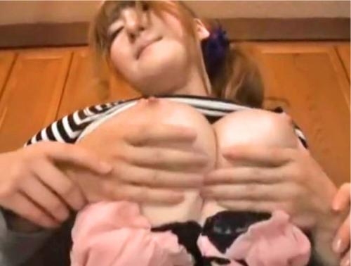 友人のギャル母が巨乳ムチ尻すぎて欲情しちゃった男！台所で家事中に襲いかかり乳を揉みまくる！