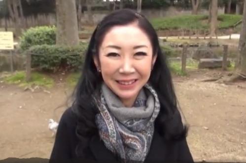 【中出し、六十路】62歳？！上品な奥様がまさかのAV出演！さすがに垂れ乳だが顔だけでヌケる！精子が膣内に流し込まれたぁ！