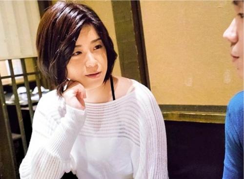 【熟女ナンパ】美人すぎる奥様をナンパして尻穴調教！初めてのアナルセックスにすぐ順応しちゃう痴女たち