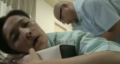 【ヘンリー塚本】寝取られマッサージがやめられず整体師に通う淫乱な四十路妻。