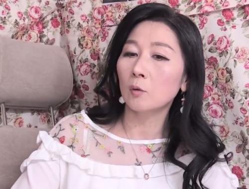 【人妻ナンパ】五十路とな思えない美貌のセレブ奥様がおま○こトロトロでチンポピストンで連続絶頂！