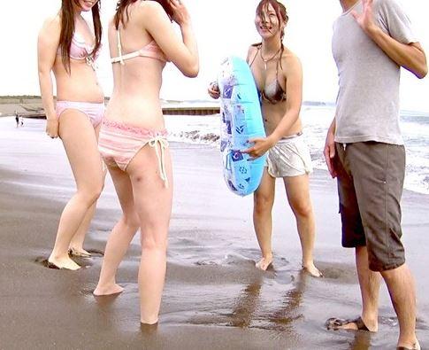 【ニューハーフ】男の娘がビーチで素人ビキニ美女をナンパ！ドッキリチンポ見せつけで驚き淫行生ハメｗ
