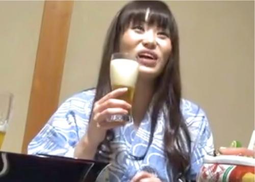 【寝取られ】温泉旅行が趣味な人妻がレポート企画に参加！夜は酔わせて鬼畜どもが不倫SEX