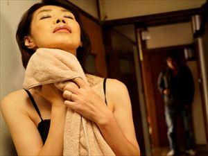 息子がオナニーを六十路母に見られて逆上レイプ！色気が漂う身体に理性はもう限界だった