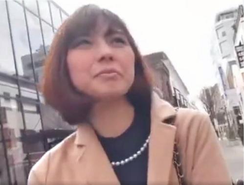 スレンダー人妻熟女は欲求不満！たまには違う男性とエッチなことをしたいドスケベ女が他人棒に大興奮！