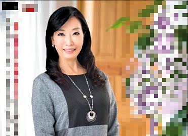 四十路も半ばをすぎた清楚系熟女妻がAV初撮り！夫に隠して不倫SEX、他人棒を貪る卑猥な奥様