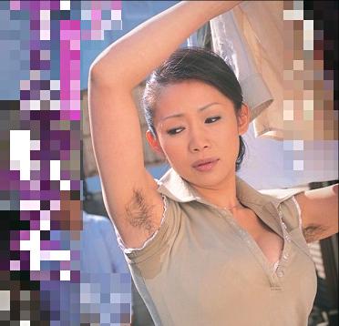 【近親相姦】熟女母の腋にそっと生えている恥毛に欲情した息子！ヤリたくて我慢できずレイプ！