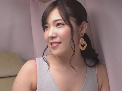 【人妻ナンパ】清楚に見えた巨乳美魔女がデカ尻Tバックでチンポを誘惑ｗ電ママッサージでビクビクして絶頂！