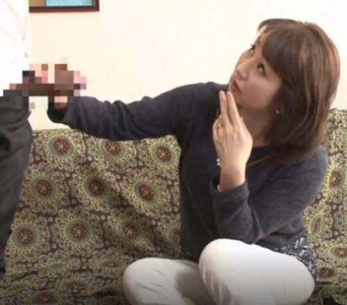 【人妻ナンパ】完熟おばさんをお家へ連れ込んで不倫セックス！デカチン見せたら恥ずかしがるもパクッと食いつくｗ