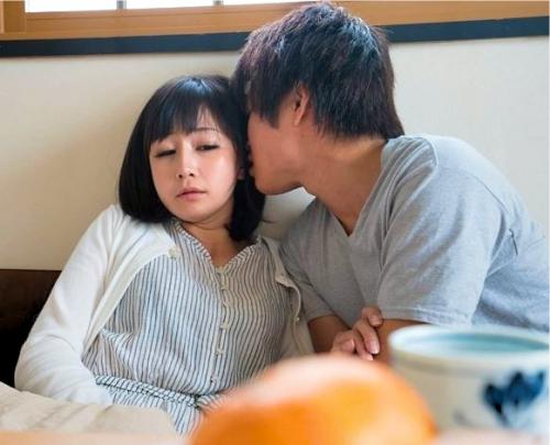 【義母】歳の近い母親をコタツのなかでエッチなイタズラをしていたら発情！近親相姦に成功した息子