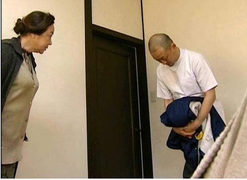 【ヘンリー塚本】体が不自由な巨乳の女性と還暦六十路熟女の介護と性欲処理をする男。三田涼子、大越はるか出演。