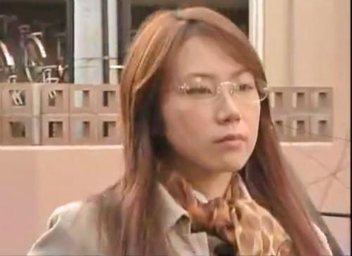 【ヘンリー塚本】知的な眼鏡の女教師がストレス解消に万引きし捕まった！警察に行く代わりに好き放題犯される！