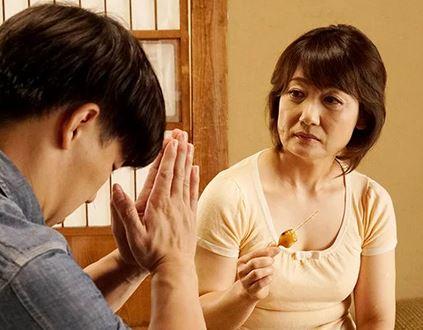 【人妻】両親のセックスを見て夢精した息子にお願いされ手コキする母親ｗ徐々に行為はエスカレートして…