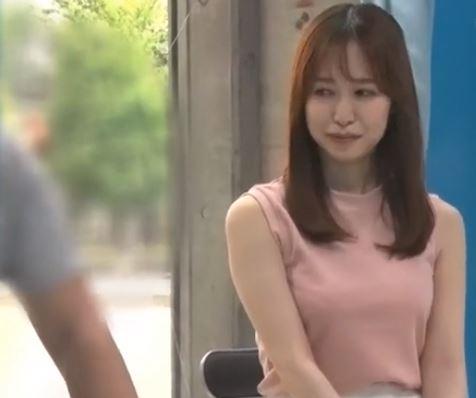【MM】出産した子どもは母乳を与えたい巨乳人妻がスペンス乳腺マッサージでパイイキ！気持ちよすぎて潮吹き！
