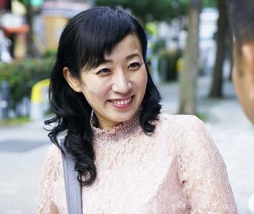 【人妻】五十路美魔女がご無沙汰すぎてチンポ欲しがり痴女にｗ卑猥に股を開いてクンニで感じまくり！