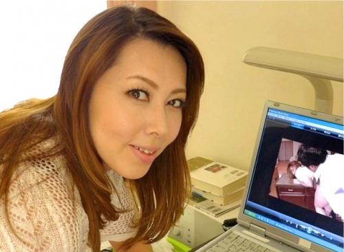 【風間ゆみ】母の友人はまさかの大人気セクシー女優！？爆乳デカ尻おばさんが童貞オチンポを筆おろし