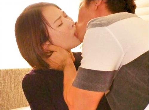 【初撮り】田舎で産まれた天然美人の奥様！内なる変態性欲を解放させAVデビュー！