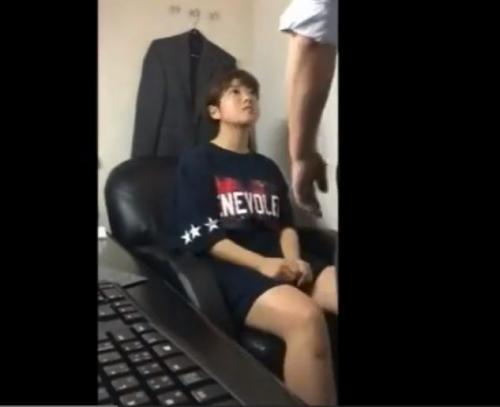 【個人撮影】デカ尻のボーイッシュなJDと円光？する先生らしき男。これは有名な流出動画ですね・・・。