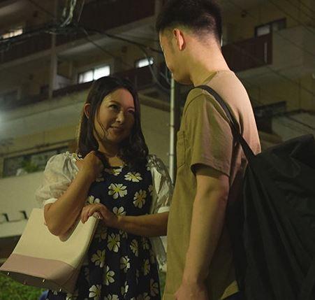 【一色桃子】ママ活で見つけた四十路の巨乳人妻と禁断の不倫セックスしちゃう男！性欲高めの女でヤリまくりｗ