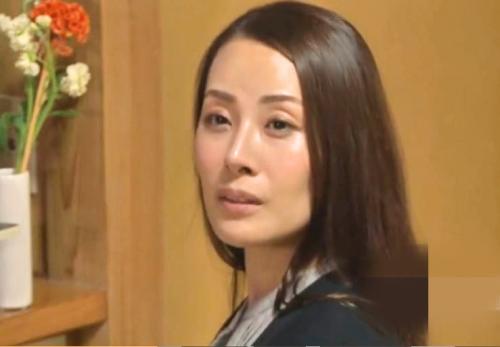 【嫁の母、レイプ】力づくで犯された幸薄顔の美熟女！スレンダー美尻のおばさんは犯されてもなお義理の息子をかばう！