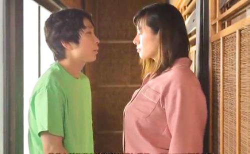 【中出し、近親相姦】爆乳のおばさんを妊娠させたい甥っ子がこっそりゴムを外し膣内射精してしまう！