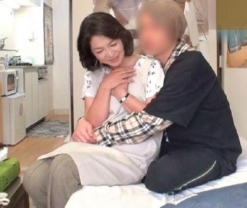 【家事代行サービス】六十路の還暦熟女！62歳の上品なおばさんを脱がせると何だかヤル気になっちゃてる？！