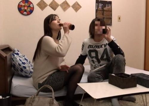 【熟女ナンパ】「おばさんだからってだめっ♡』エロすぎる人妻おばさんがぱっくりガニ股開き騎乗位でマジイキ