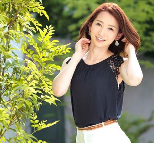 【初撮り】激カワ＆キレイのS級スレンダー人妻がAVデビュー！整った顔立ちの女が大胆に腰を振り大胆に絶頂する！