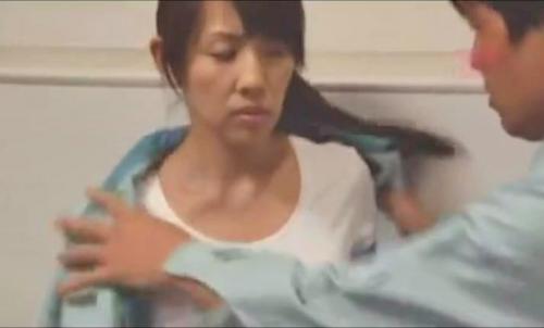 【ながえスタイル】スレンダー巨乳の四十路妻が職場のパワハラでレイプされる！幸薄顔の美人妻の哀れなる姿！