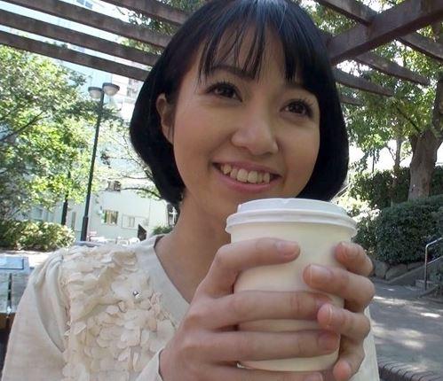 【人妻ナンパ】三十路とは思えないほどの美貌持ちなスレンダー奥様と不倫！旦那のことなど忘れて…