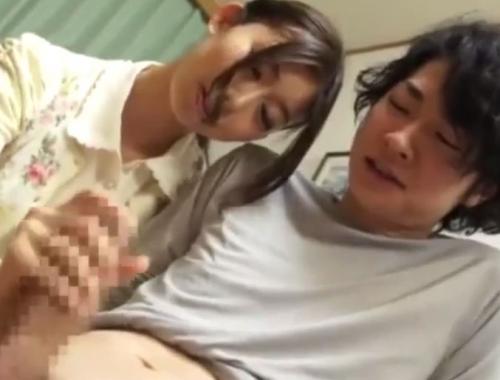 【痴女】ムラムラが収まらず勉強に影響が出る息子！スッキリさせるためにチンポをシコりだす母親