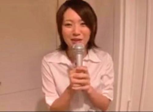 【リポーター、潜入】催眠術にかけられた細身で巨乳の女性リポーターが本番中に自ら服を脱ぎ出し・・・