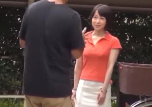 【中出し、団地妻】スレンダー巨乳の普通の主婦を自宅付近でナンパしホテルハメ！おいおい、膣内に出されてるよ・・・。