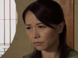 オナニーで消化していたセックスレスの美魔女人妻を性欲盛んな息子が奪うことを決意した！
