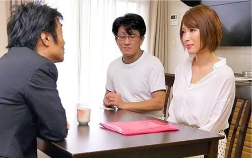 不倫SEX！美乳な熟女妻の様子がおかしいのでこっそり覗いたらベロチュー他人棒パイズリフェラしてた…