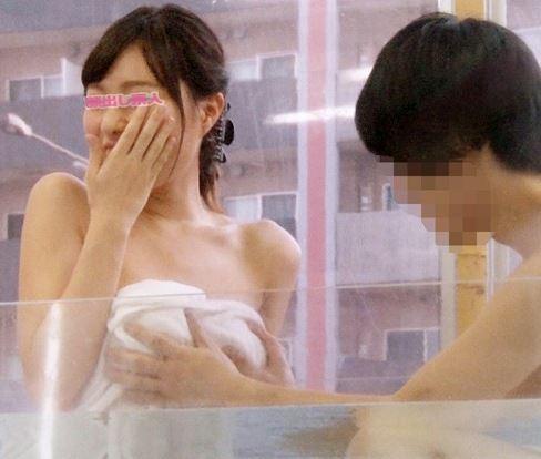【MMモニタリング】男女友達同士で混浴体験！タオル一枚越しの素肌に我慢の限界ピストン！