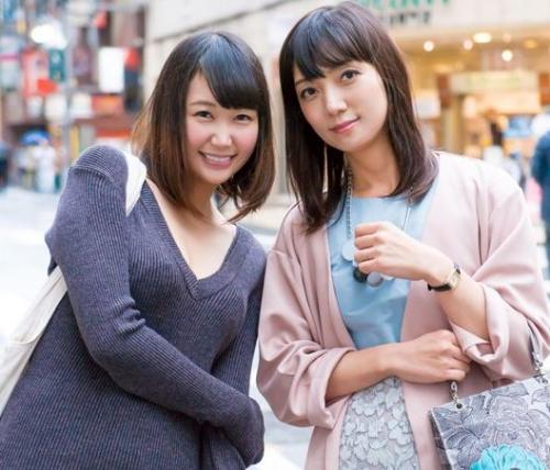 【母娘ナンパ】ショッピング中の美人親子を口説いて不倫セックス！二人とも股グショでチンポ勃起！