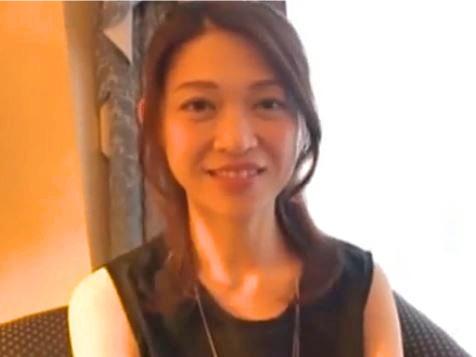 【四十路人妻熟女】笑顔が素敵すぎる奥様をナンパ！妻の顔から女の顔へと変わり快楽を貪る！