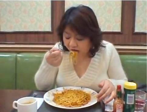 不倫をしたことのない豊満爆乳人妻熟女が他人棒にイカされる！セックスレスすぎて久しぶりのチンポにマン汁だらだら♪