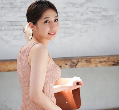 【人妻】酔うとペニス大好きになるドスケベ美魔女ｗそのときの興奮を忘れられずAVデビュー！