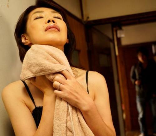 【近親相姦】六十路の還暦母親と息子がセックス！オナニーを見て以来女を感じ勃起が止まなくなっちゃったｗ
