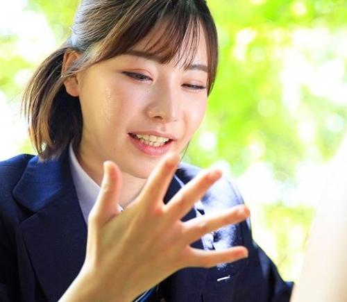 【深田えいみ】お外でこんなにチンポを求めてくるなんて…エッチなJkだね♡連続おしゃぶりで大量発射！